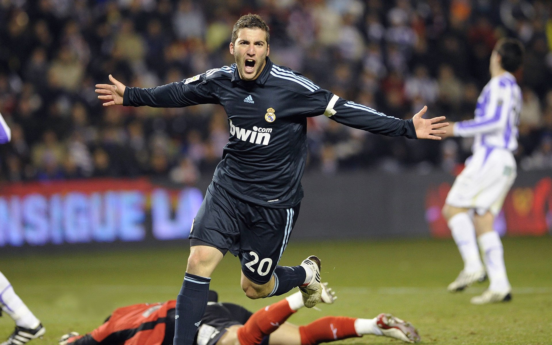 切特·霍姆格伦，总决赛之夜，那个改写物理定律的瘦长身影