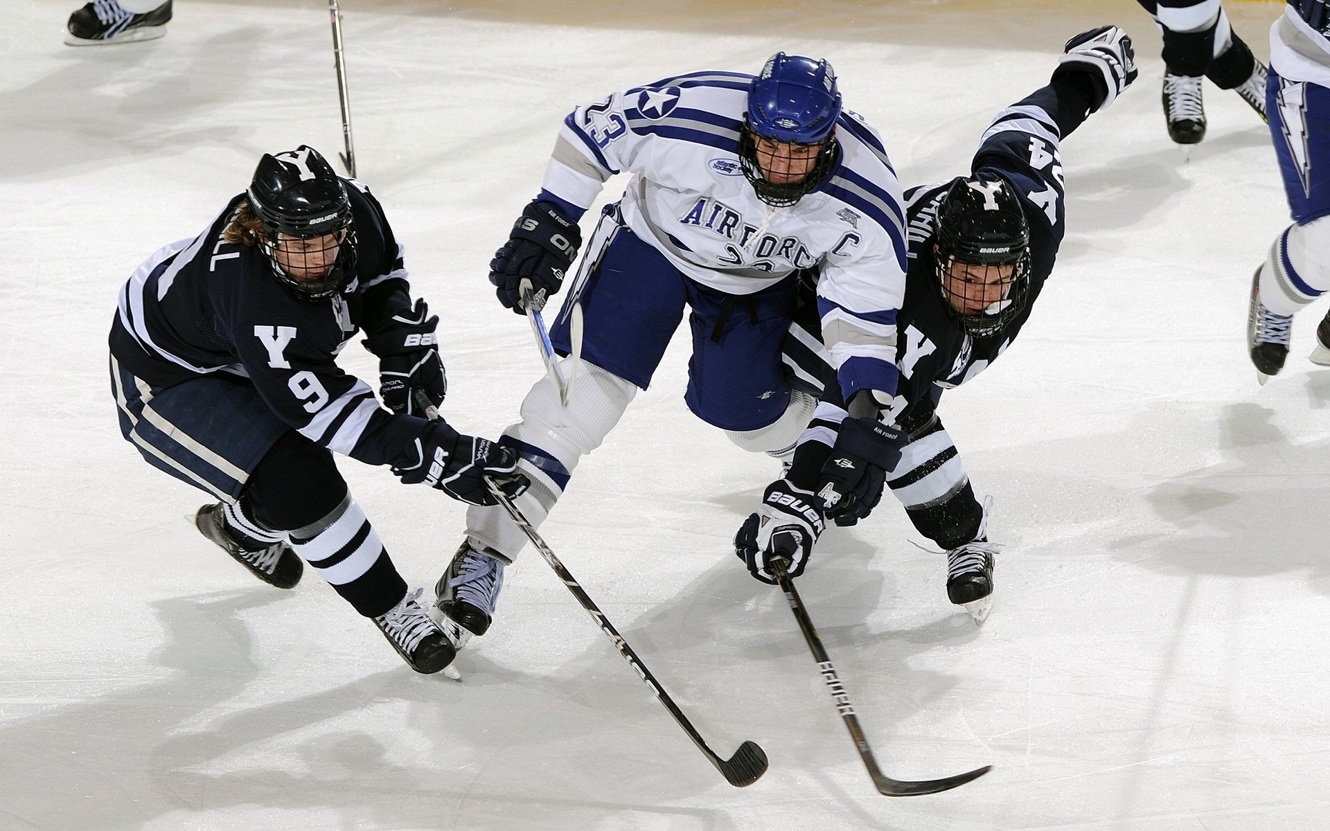 范弗利特化身关键先生，老鹰连续得分压制公牛